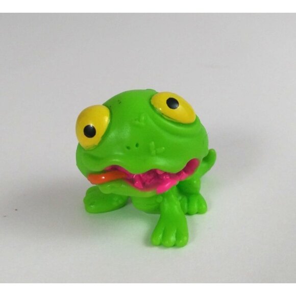The Ugglys Pet Shop Series 1 Grossest Green Rep-Vile - Picture 1 of 6